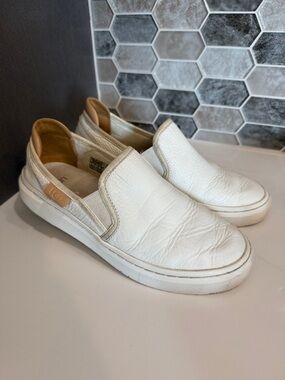 UGG Alameda Cream Slip-On Shoes - Sz 7